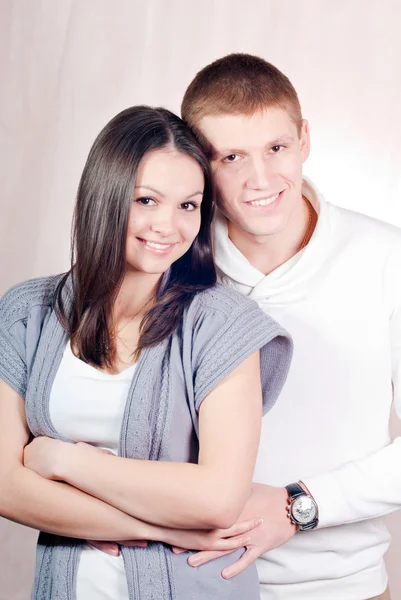 Šťastný mladý pár v lásce — Stock fotografie