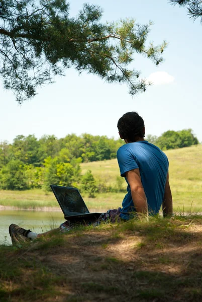 Man with notebook in nature — Stock Photo, Image