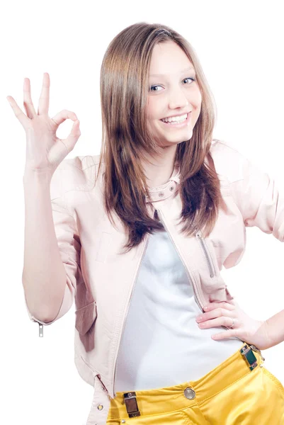Gyönyörű tizenéves lány mutatja az ok jele — Stock Fotó