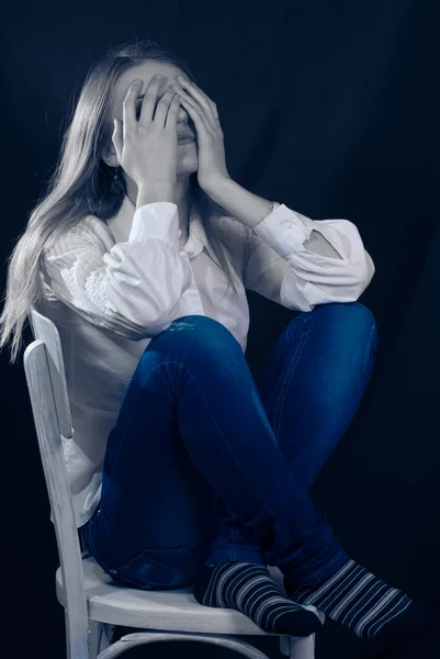 Traurige junge Frau — Stockfoto