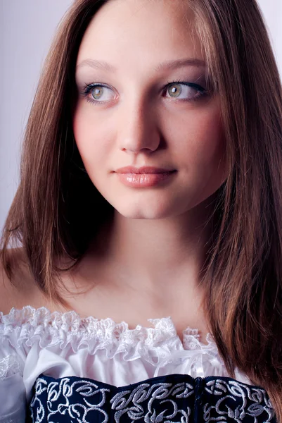 Jovem bonita mulher estúdio retrato — Fotografia de Stock
