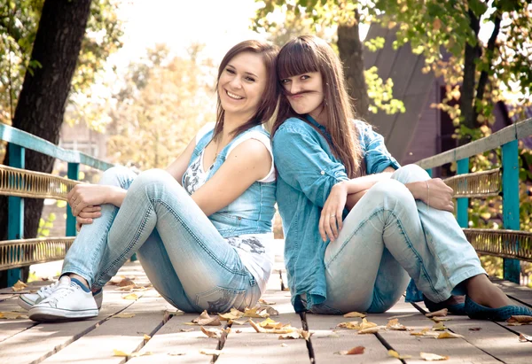 Two girls joking with hair — Stock Photo, Image