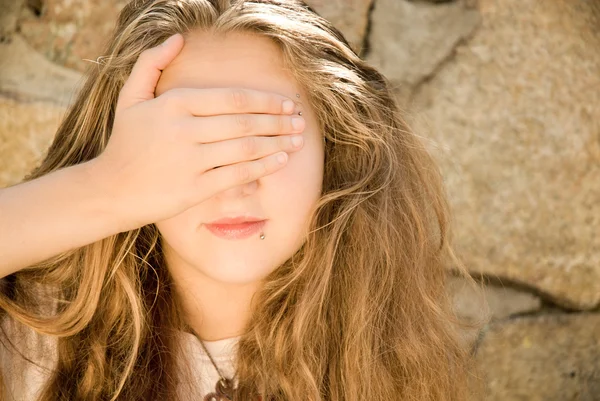 Dospívající dívka oči zavřené — Stock fotografie