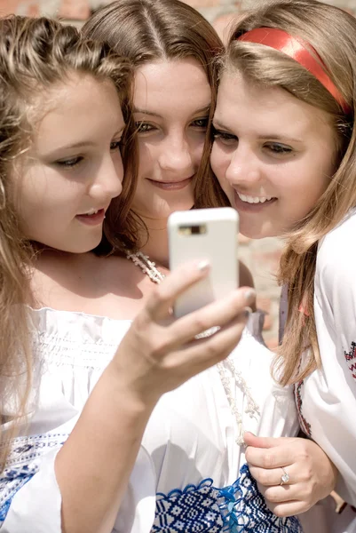 Tonåringar mobila världen — Stockfoto