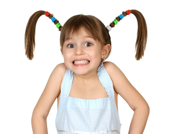 Ritratto di divertente ragazza scarpa bambino con lunghe code su bianco — Foto Stock