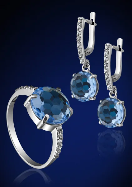 Smycken set med briljanter på blå — Stockfoto