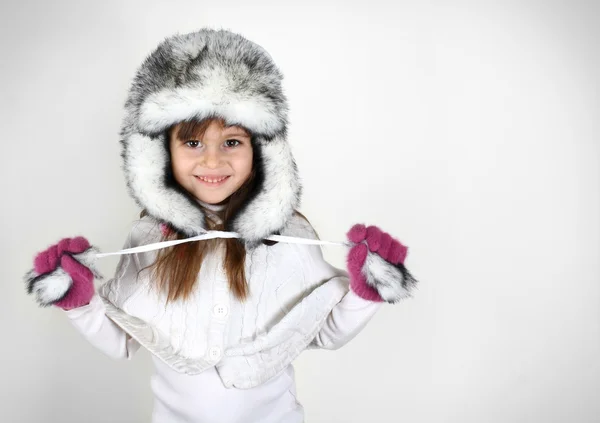 Sıcak şapkalı küçük kız — Stok fotoğraf