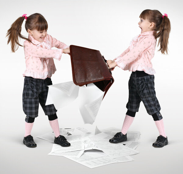 Маленькие девочки-близнецы
