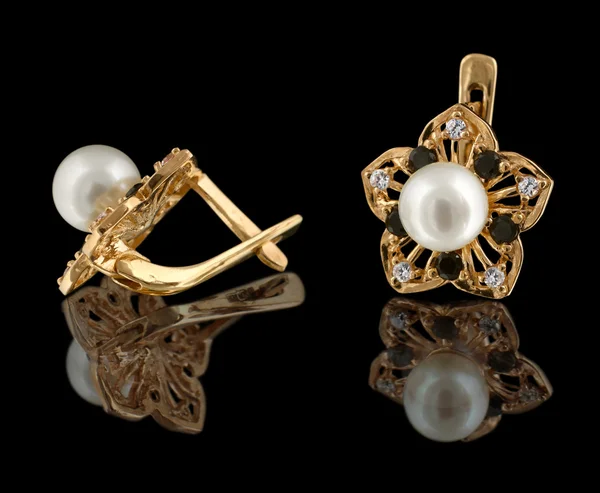 Gold earrings with diamonds and pearl isolated on black — Stock Photo, Image