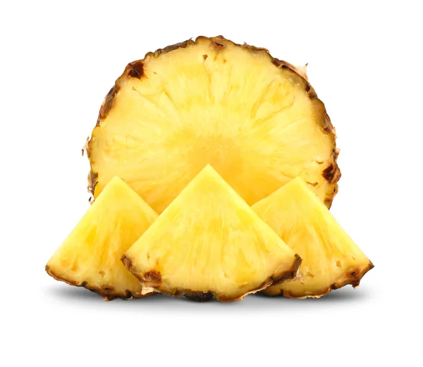Ananas met op wit geïsoleerde schijfjes — Stockfoto