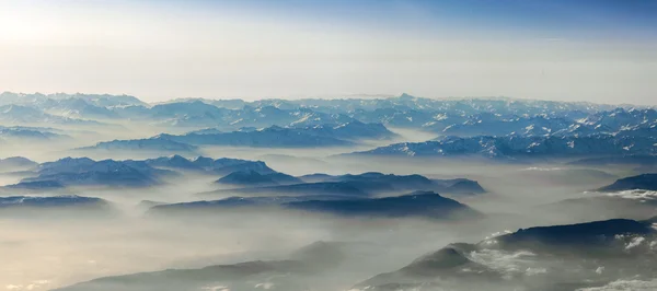 Θέα προς τα βουνά των Άλπεων — Φωτογραφία Αρχείου