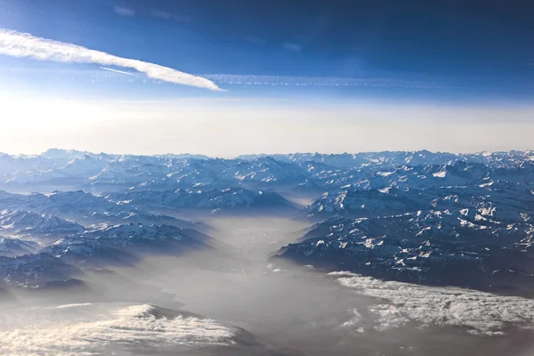 Vista a las montañas de los Alpes — Foto de Stock