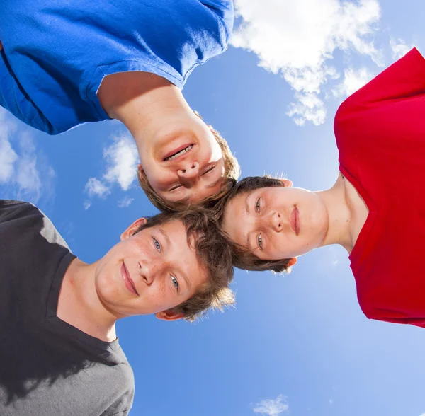 Three friends stick together — Stock Photo, Image