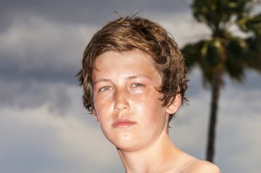 sevimli çocuk havuzunda rahatlatıcı