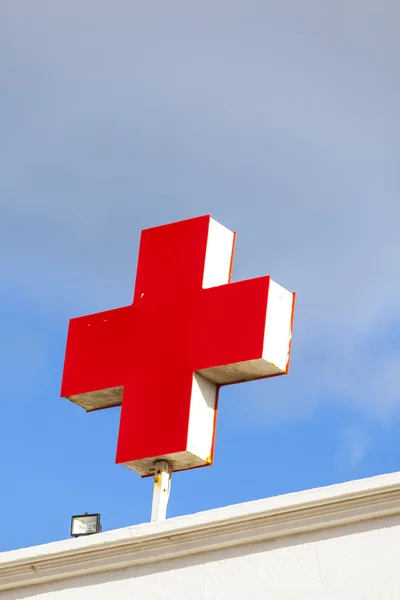 A cruz vermelha alemã simboliza um hospital ou um médico — Fotografia de Stock