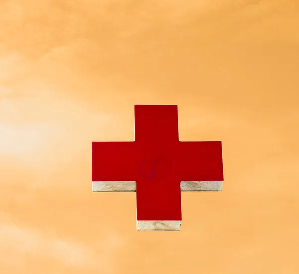 A német Vöröskereszt szimbolizálja a kórházban vagy orvos — Stock Fotó