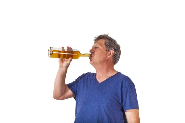 喝酒的男人 — 图库照片
