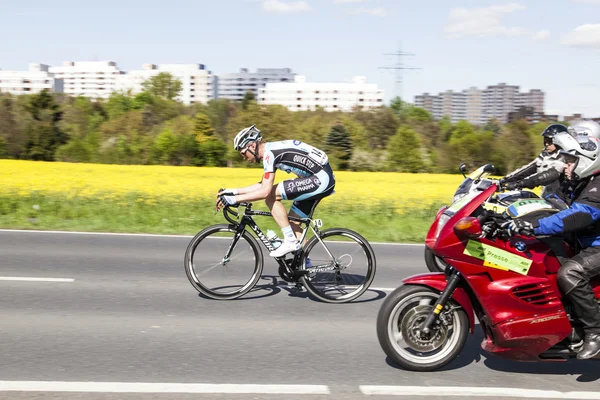 Jerome Pineau (14) steht beim 51. Radrennen ganz oben — Stockfoto