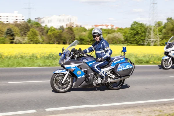The police protects the 51st bicycle race Rund Um Den Finanzpla — Stock Photo, Image