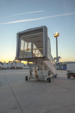 Hava köprüsü üzerinde önlük terminal 2