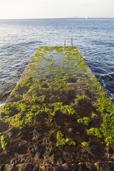 Vieja escalera al mar —  Fotos de Stock