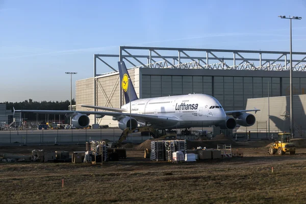 Lufthansa A380 at Lufthansa Technik wharft at Rhein Main airport — Stock Photo, Image