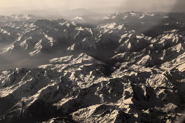 Vista a las montañas de los Alpes — Foto de Stock