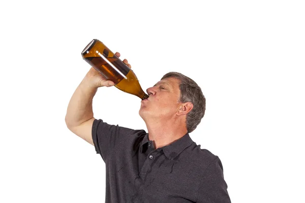 Ο άνθρωπος πίνει αλκοόλ — Φωτογραφία Αρχείου