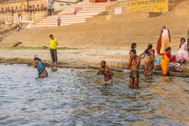 renkli ana dağ geçidi varanasi