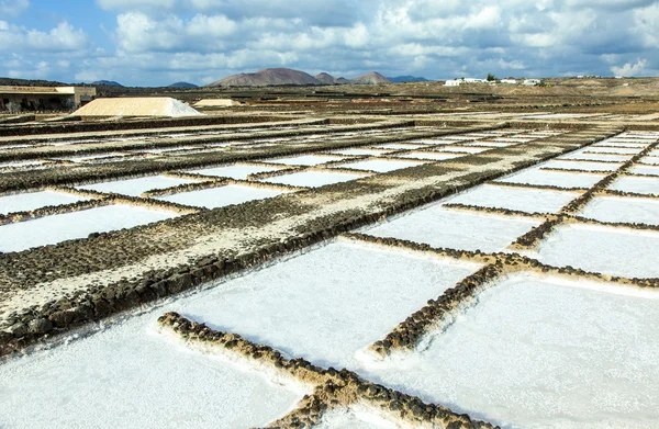 Αλάτι λεκάνες σε αλατούχο de janubio — Φωτογραφία Αρχείου