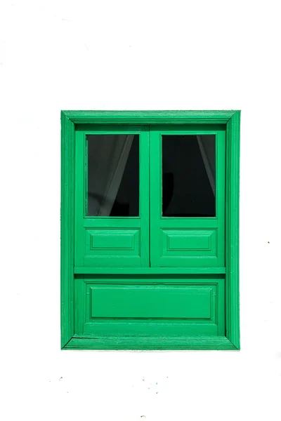 Typische groene venster met witte muur — Stockfoto