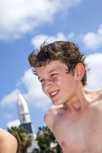 Happy guy enjoying the beach — Stock Photo, Image