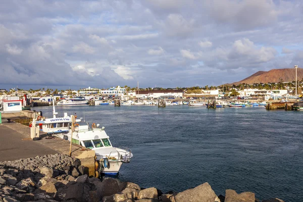 Scenic view to the promenade of Playa Blanca, Lanzarote from sea — Stock Photo, Image