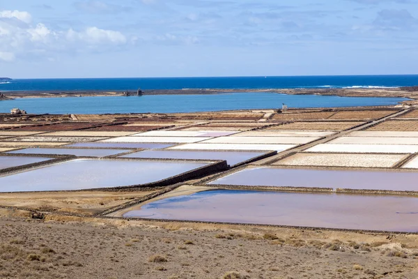 Prachtige traditionele saline in janubio, Spanje — Stockfoto