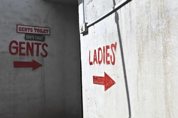 Señoras de cartel para el baño público — Foto de Stock
