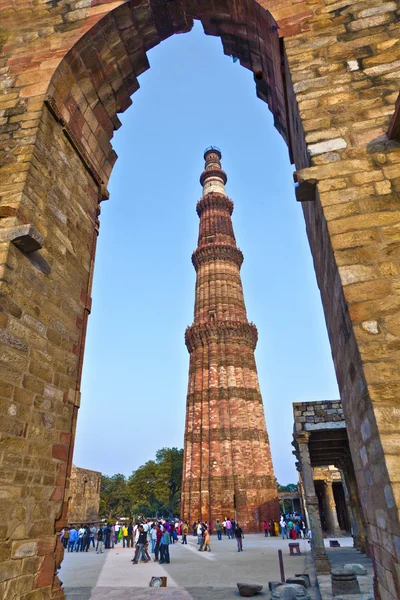 Qutb Minar, Delhi, os mundos mais altos tijolo construído minarete a 72m — Fotografia de Stock
