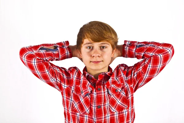 Menino olhando amigável com camisa vermelha — Fotografia de Stock