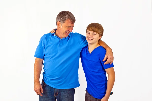 그의 귀여운 아들과 함께 행복 한 아버지 — 스톡 사진
