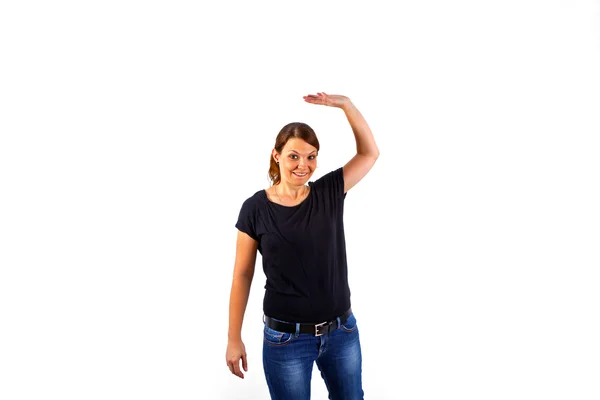 Щаслива красива молода жінка жестикулює руками — стокове фото