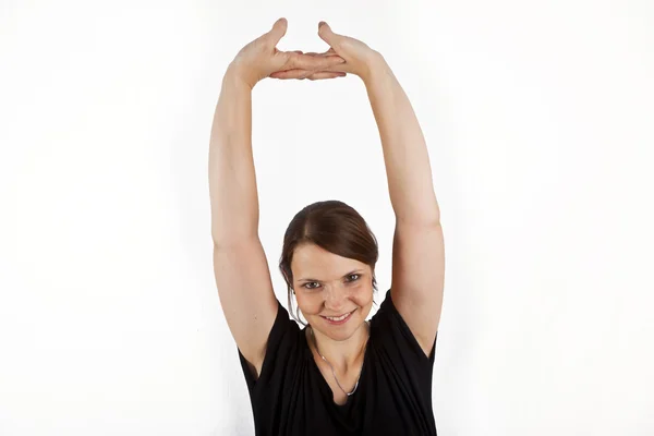 Приваблива жінка тренує йогу — стокове фото