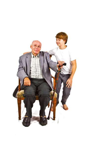 Vieil homme assis dans le fauteuil avec son bâton de marche — Photo