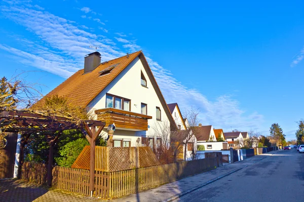 stock image Generic family home in suburban area