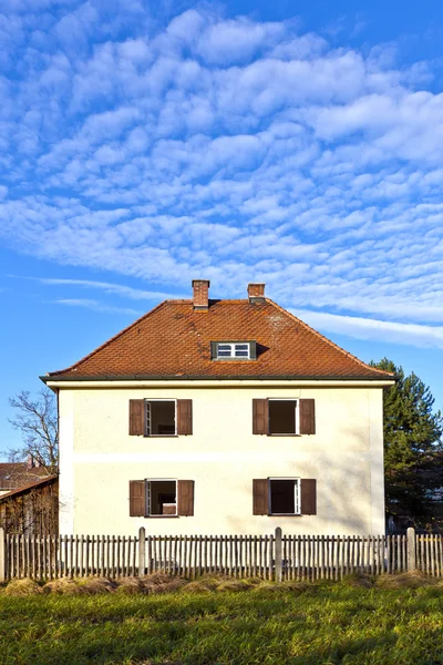 Generic family home in suburban area — Stock Photo, Image