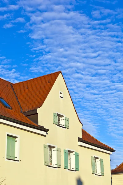 Vivienda familiar genérica en zona suburbana — Foto de Stock