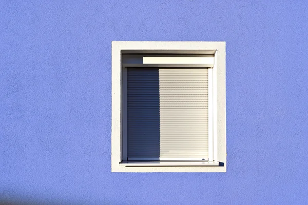 Részletes ház homlokzat ablakkal — Stock Fotó