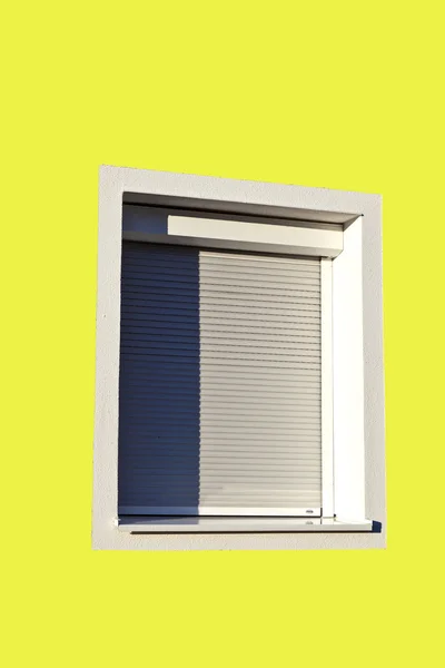 Detalhe da fachada de casa com janela — Fotografia de Stock