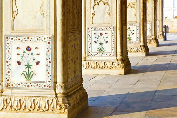 Detail, inlaid flowers on marble column, Hall of Private Audienc — Stock Photo, Image
