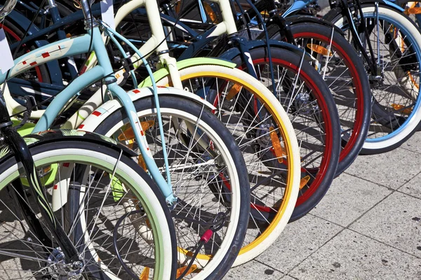 Ruedas de bicicleta alineadas —  Fotos de Stock