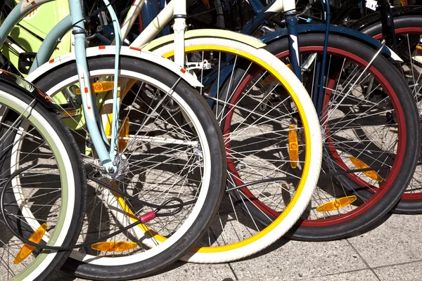 Bicycle wheels lined up — Stock Photo, Image