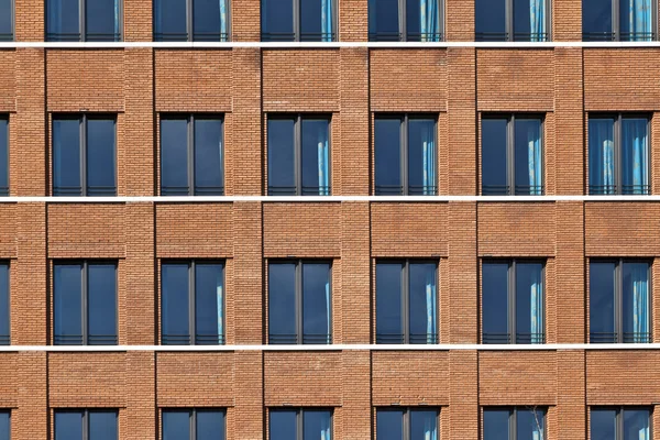 Fasad av modern fyllnadsmedel med fönster — Stockfoto